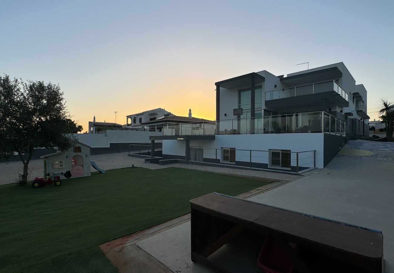 Casa geminada em Albufeira - Moradia T2 Estrelo